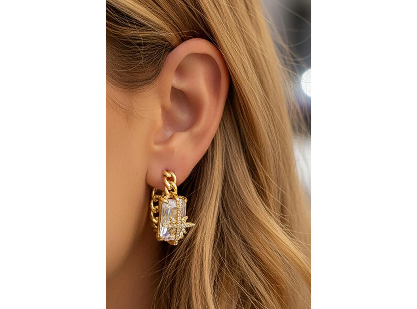 Altın Renk Yıldız Figürlü Taş Detaylı  14K Altın Kaplama Küpe (Çift)