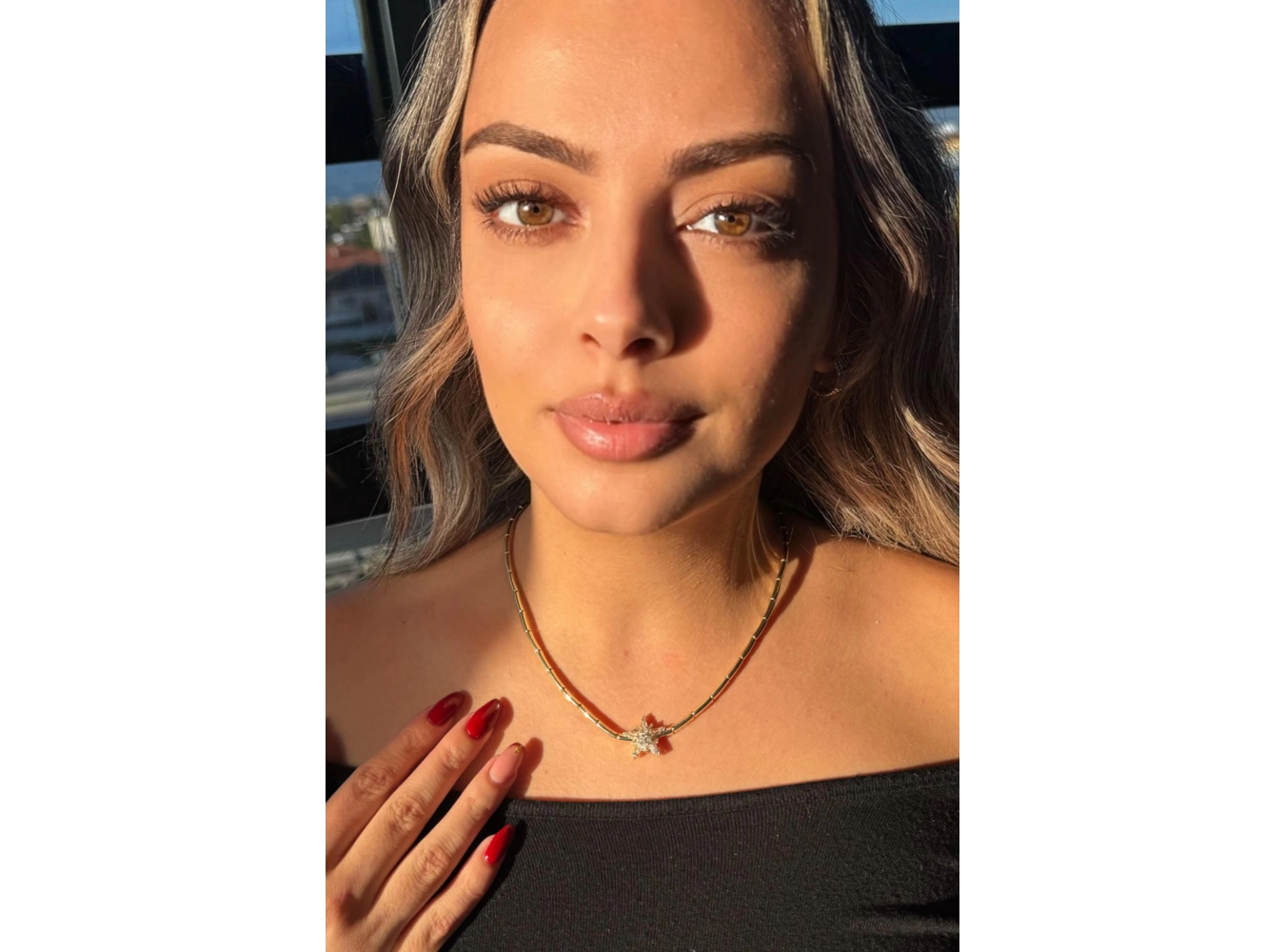 Altın Renk Yıldız Figürlü Taş Detaylı Altın Kaplama VİP Kolye