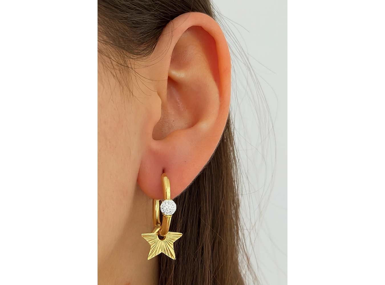 Altın Renk Yıldız Figürlü Taş Detaylı Çelik Küpe (Çift)