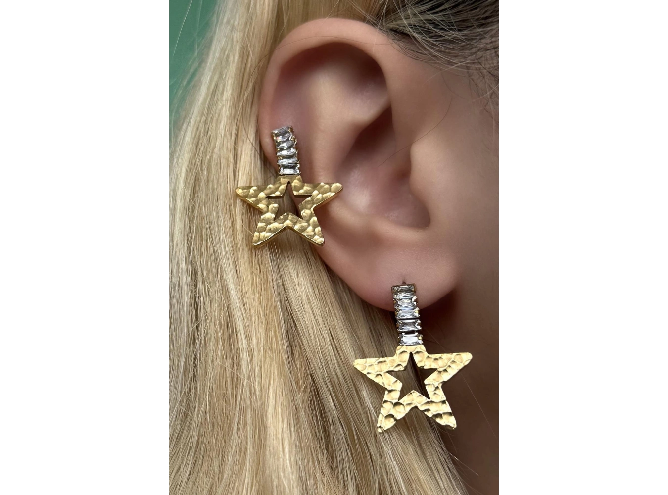 Altın Renk Yıldız Figürlü Taş Detaylı Çelik Küpe (Çift)