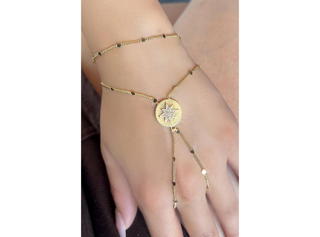 Altın Renk Yıldız Figürlü Taş Detaylı Şahmeran