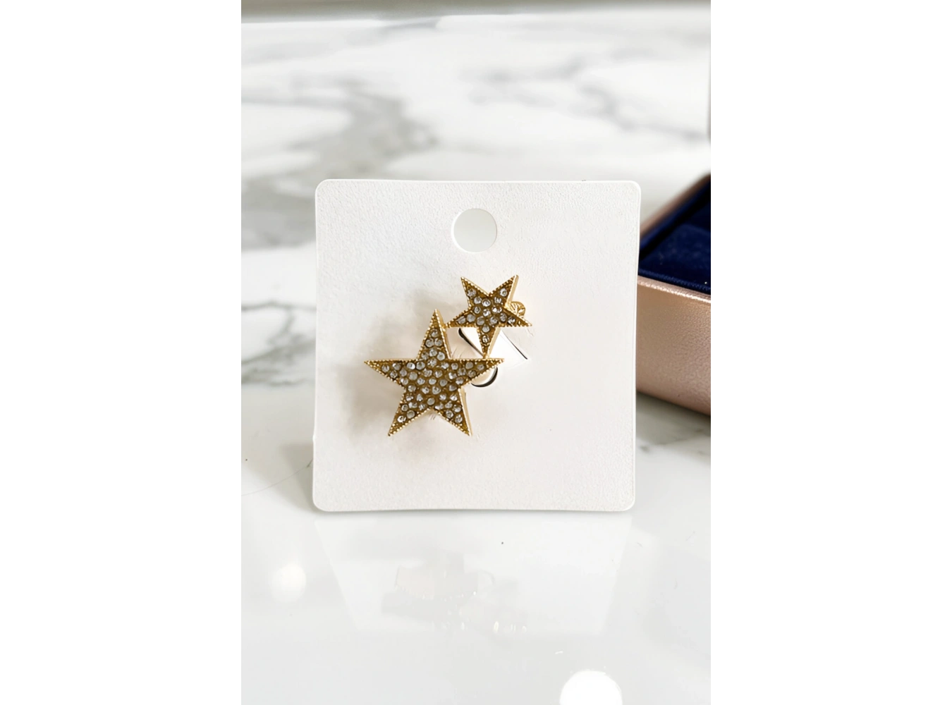 Altın Renk Yıldız Figürlü Taşlı Broş