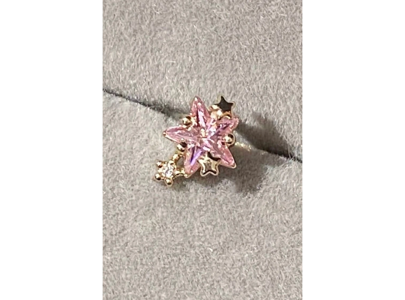 Altın Renk Yıldız Figürlü Taşlı Cerrahi Çelik Tragus/Kıkırdak Küpe/Piercing (Tek)