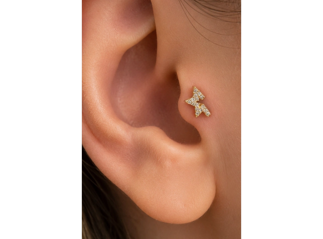 Altın Renk Yıldız Figürlü Taşlı Cerrahi Çelik Tragus/Kıkırdak Küpe/Piercing (Tek)