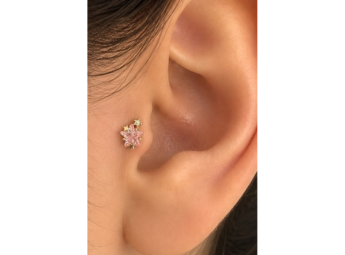 Altın Renk Yıldız Figürlü Taşlı Cerrahi Çelik Tragus/Kıkırdak Küpe/Piercing (Tek)