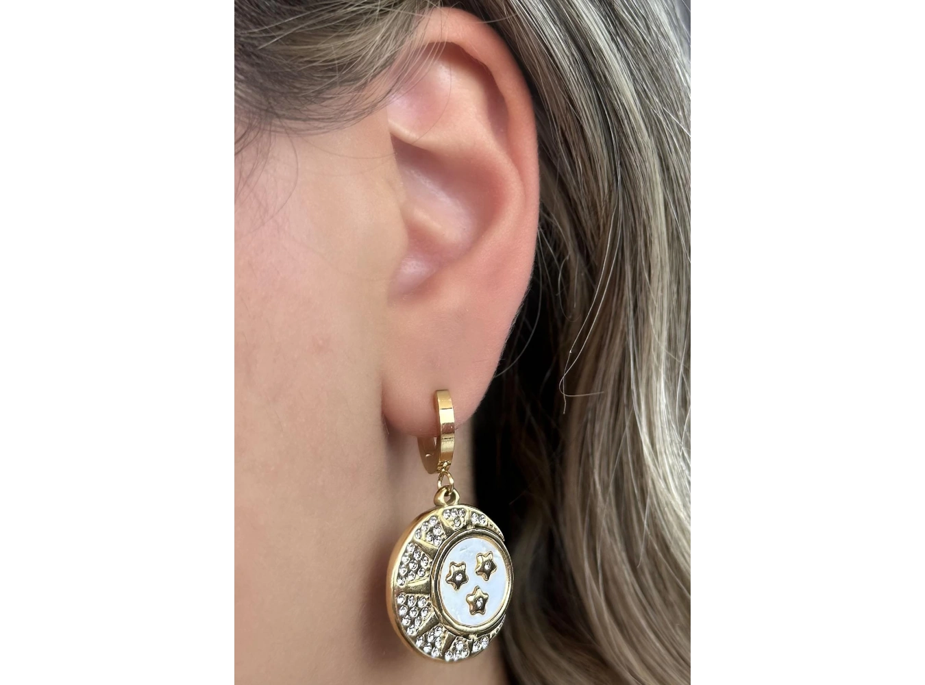 Altın Renk Yıldız Taş Detaylı Çelik Küpe (Çift)