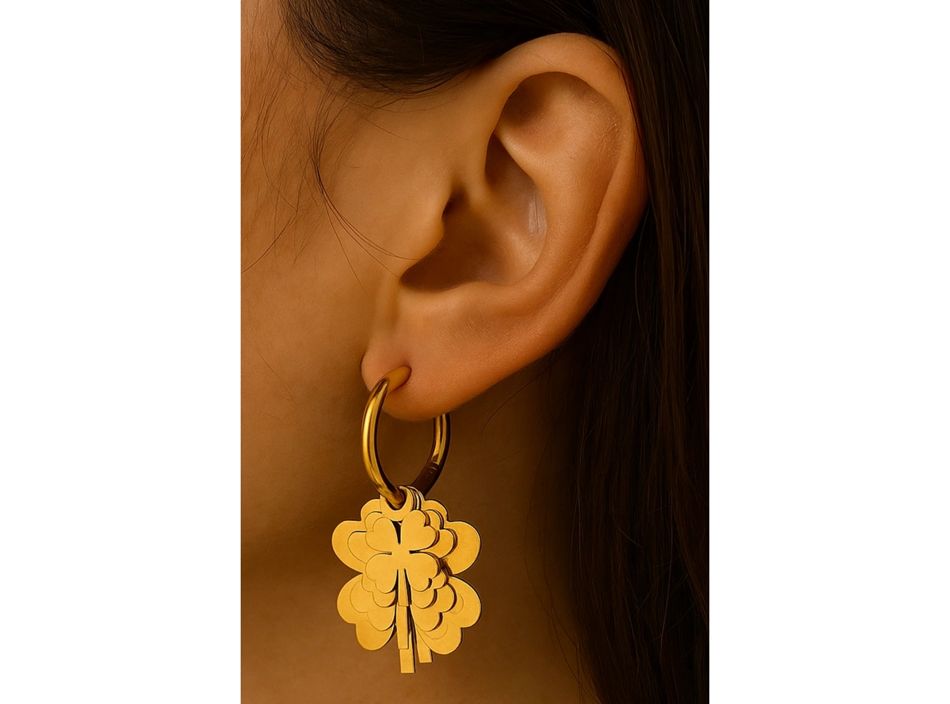 Altın Renk Yonca Figürlü Çelik Küpe (Çift)