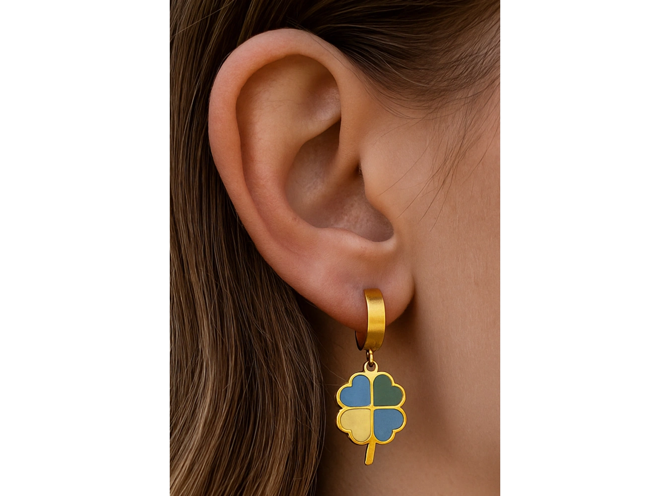 Altın Renk Yonca Figürlü Çelik Küpe (Çift)