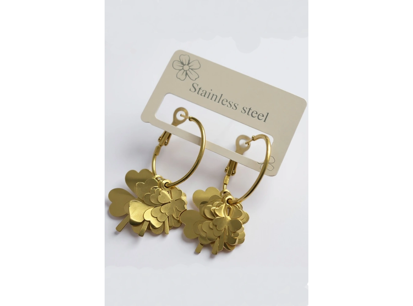 Altın Renk Yonca Figürlü Çelik Küpe (Çift)