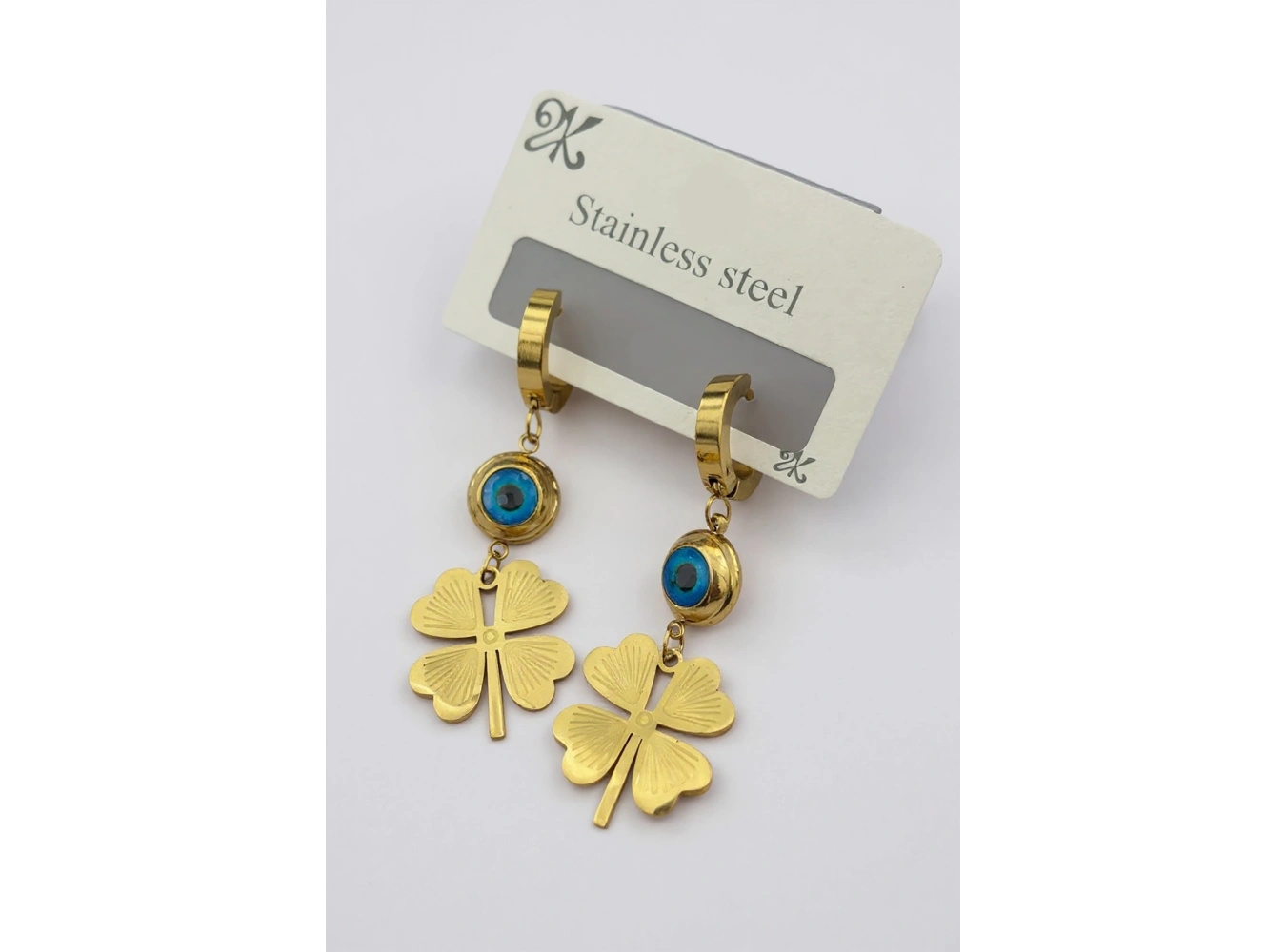 Altın Renk Yonca Figürlü Nazar Boncuk Detaylı Çelik Küpe (Çift)