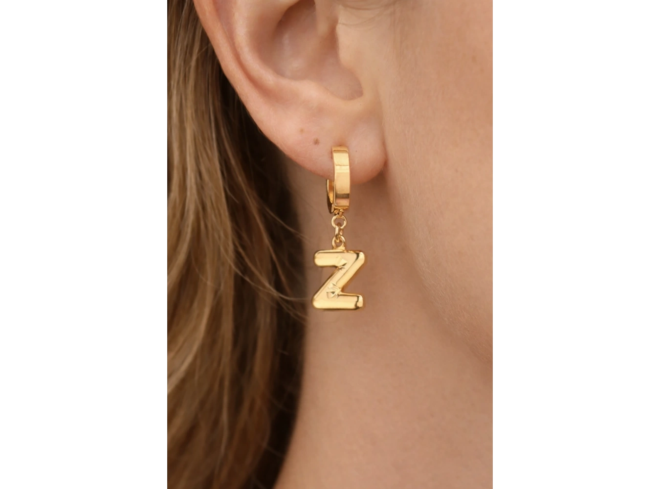 Altın Renk Z Harf Çelik Küpe (Çift)