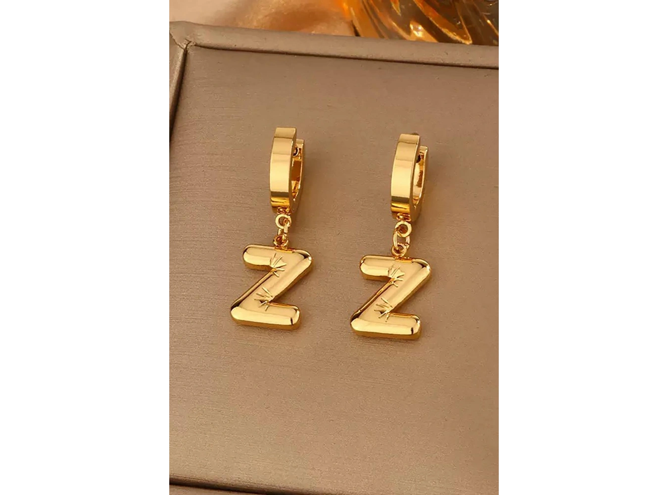 Altın Renk Z Harf Çelik Küpe (Çift)