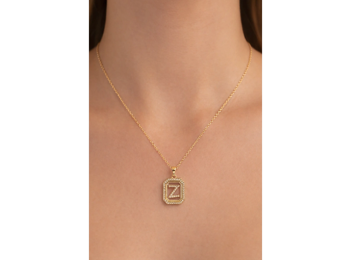 Altın Renk Z Harf Taş Detaylı Çelik Kolye