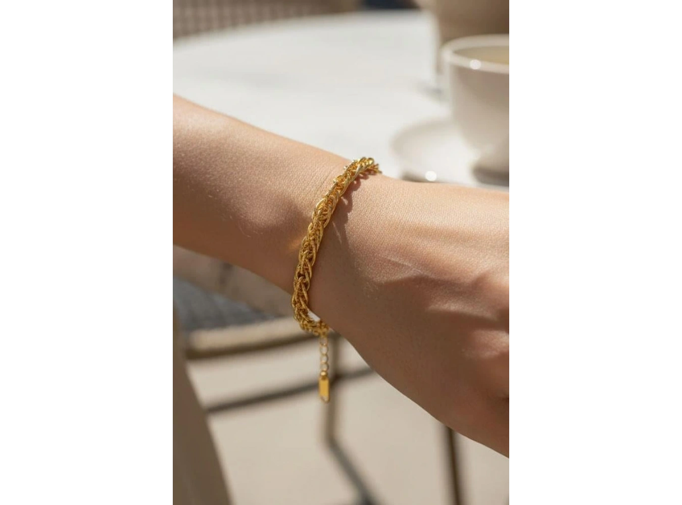 Altın Renk Zincir Detaylı Bileklik
