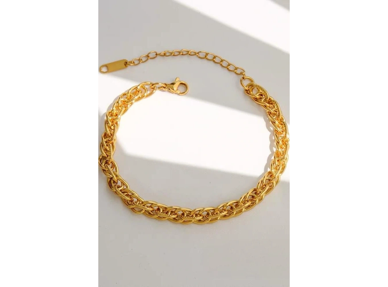 Altın Renk Zincir Detaylı Bileklik