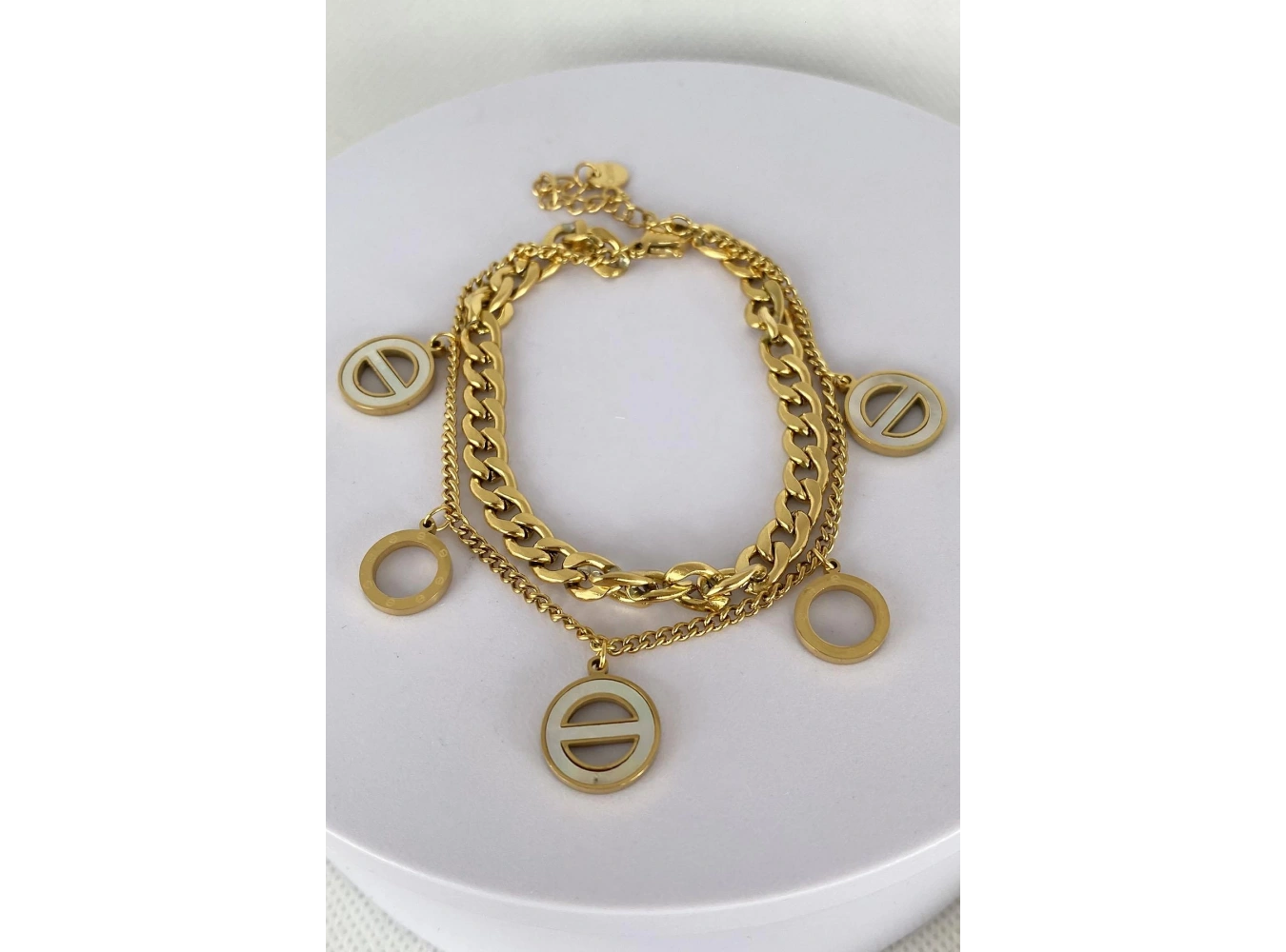 Altın Renk Zincir Detaylı Çelik Bileklik