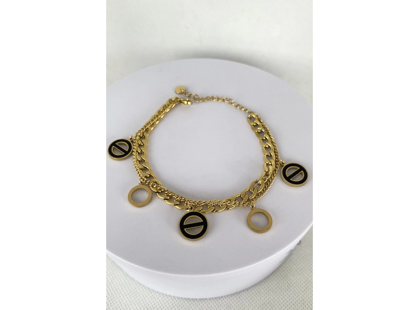 Altın Renk Zincir Detaylı Çelik Bileklik