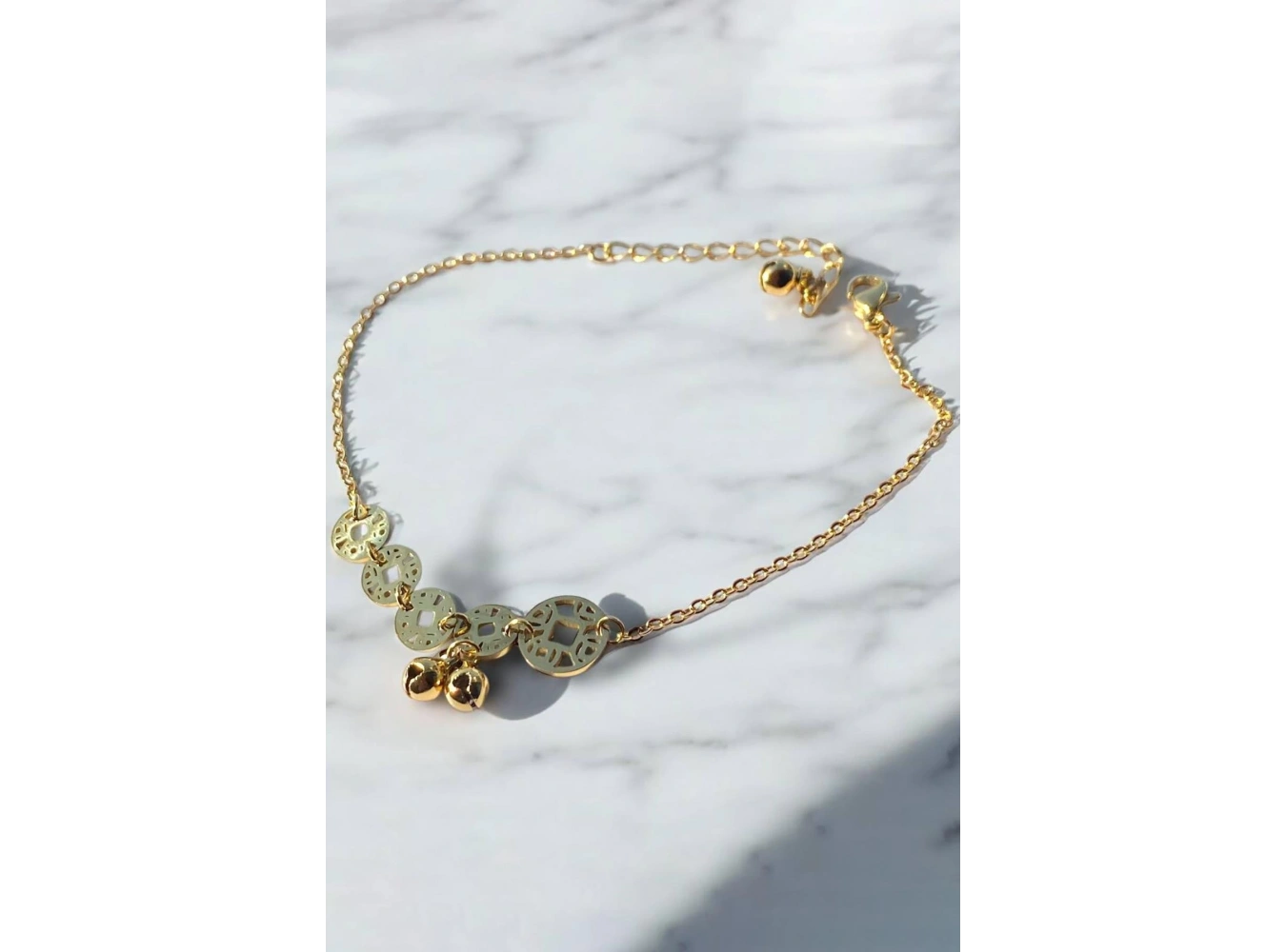 Altın Renk Zincir Detaylı Çelik Bileklik