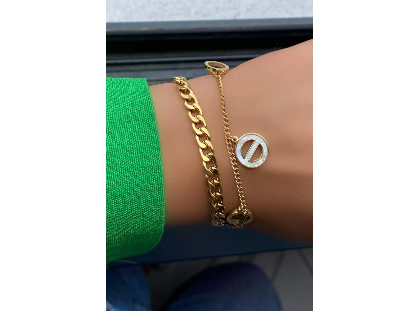 Altın Renk Zincir Detaylı Çelik Bileklik