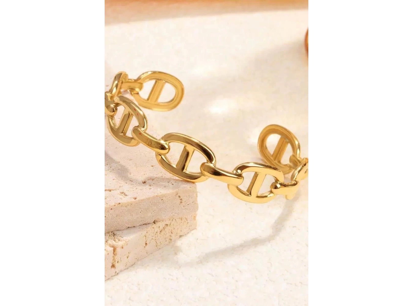 Altın Renk Zincir Detaylı Çelik Kelepçe Bileklik