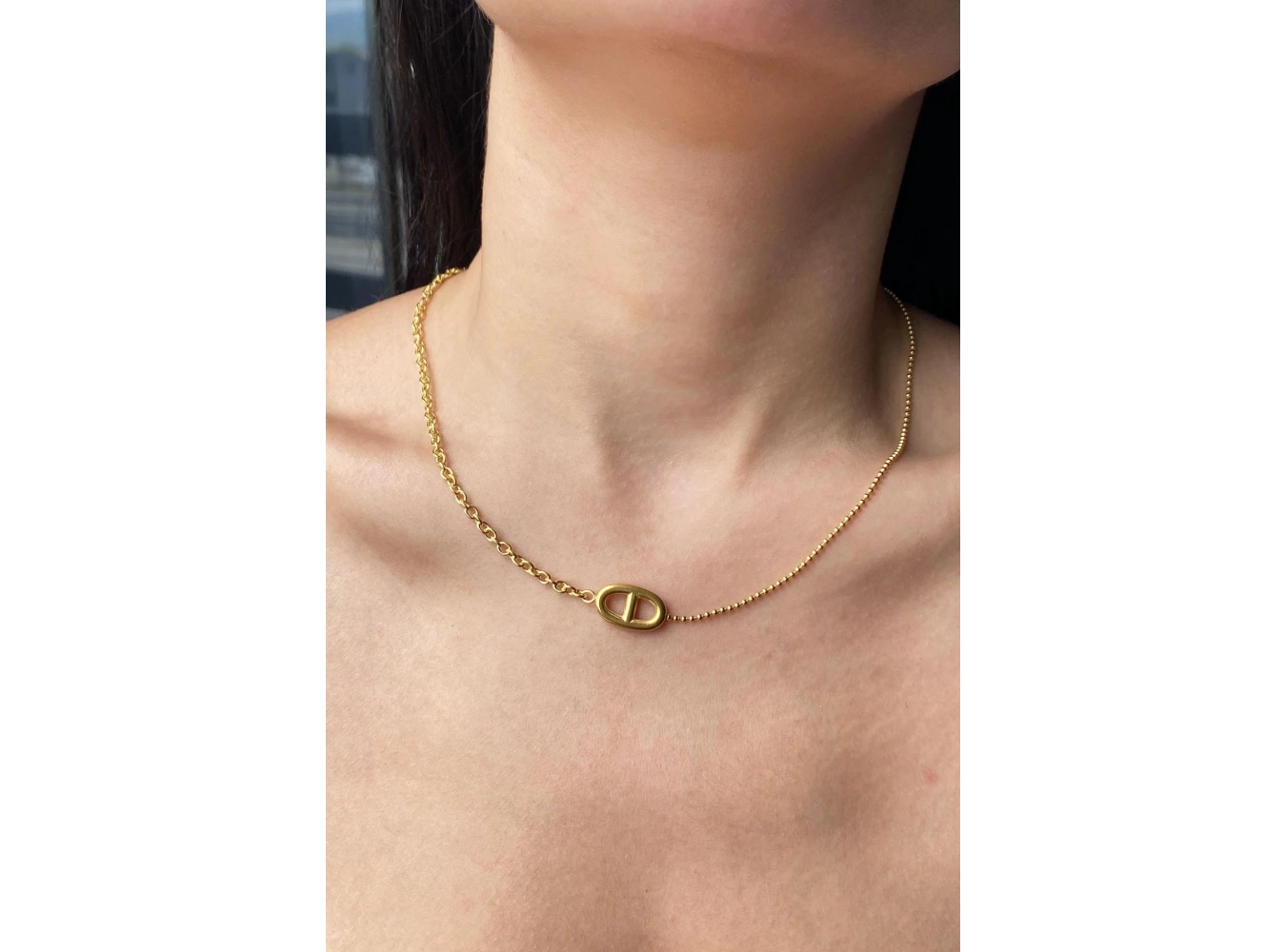 Altın Renk Zincir Detaylı Çelik Kolye