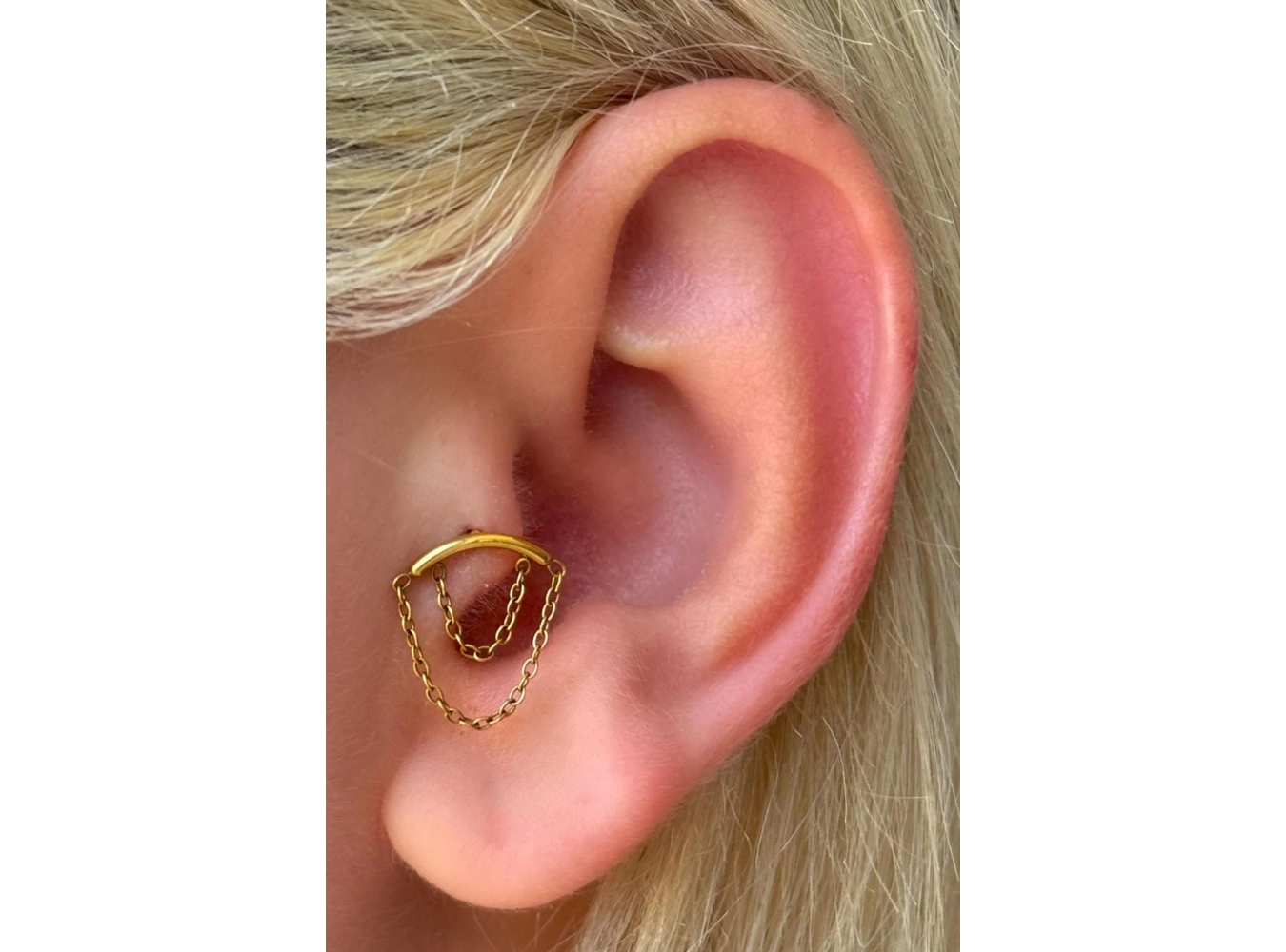 Altın Renk Zincir Detaylı Çelik Tragus/Kıkırdak Küpe/Piercing (Tek)