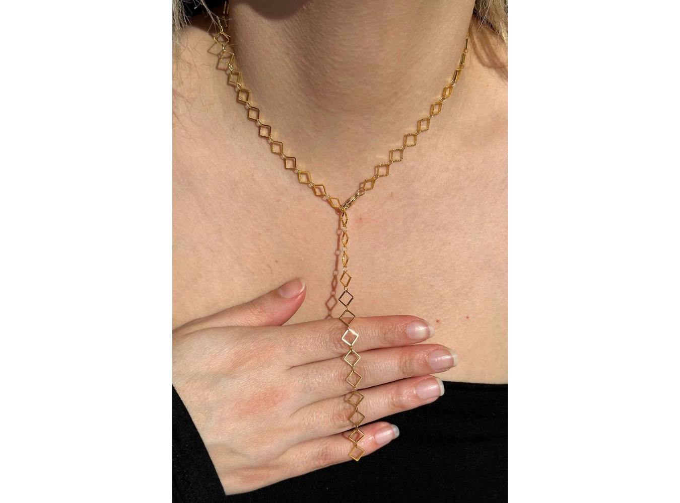 Altın Renk Zincir Detaylı Çelik Y Kolye