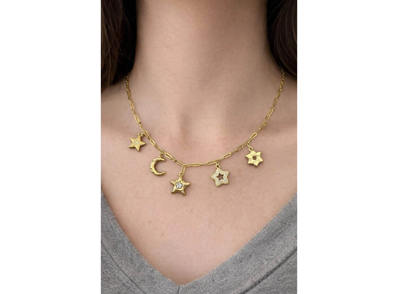 Altın Renk Zincir Detaylı Karışık Charmlı Çelik Kolye