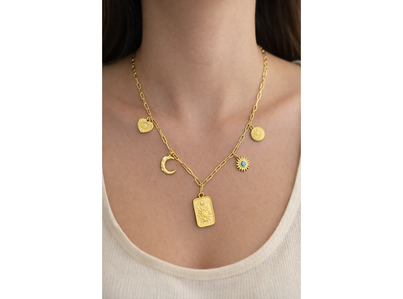 Altın Renk Zincir Detaylı Karışık Charmlı Çelik Kolye