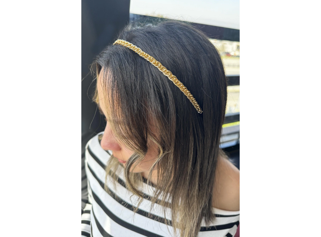 Altın Renk Zincir Detaylı Taç