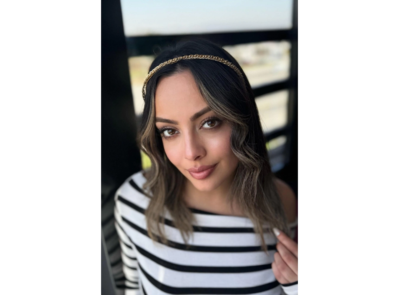 Altın Renk Zincir Detaylı Taç