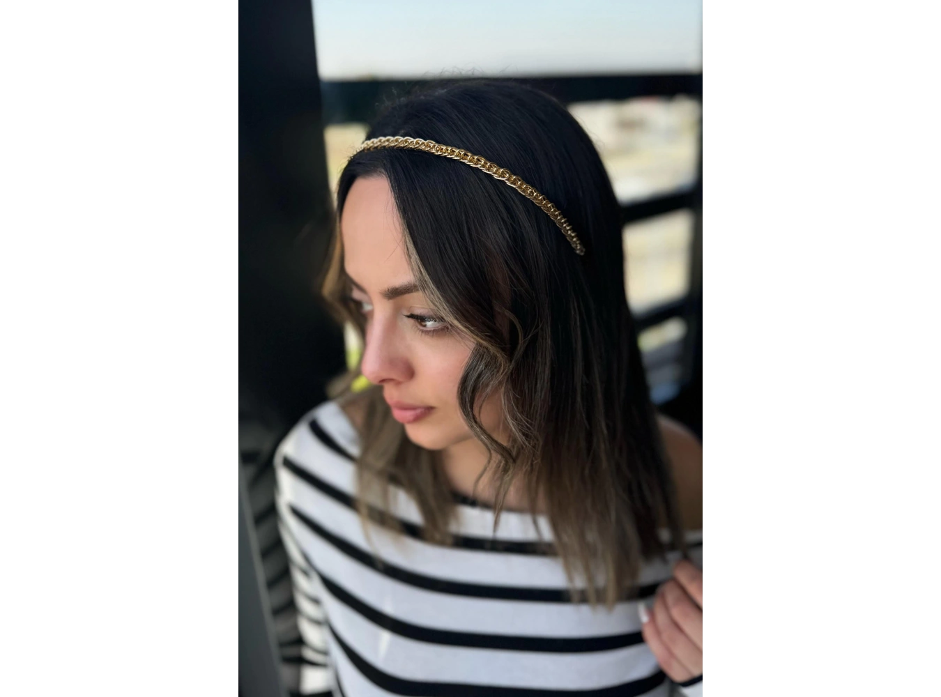 Altın Renk Zincir Detaylı Taç