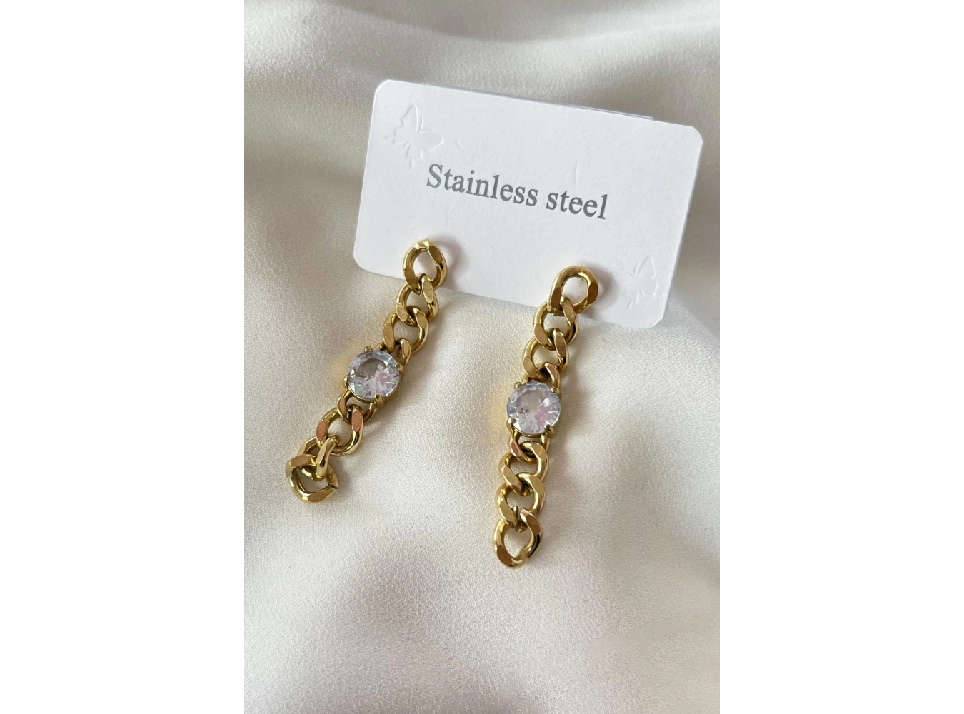 Altın Renk Zincir Figürlü Taş Detaylı Çelik Küpe (Çift)