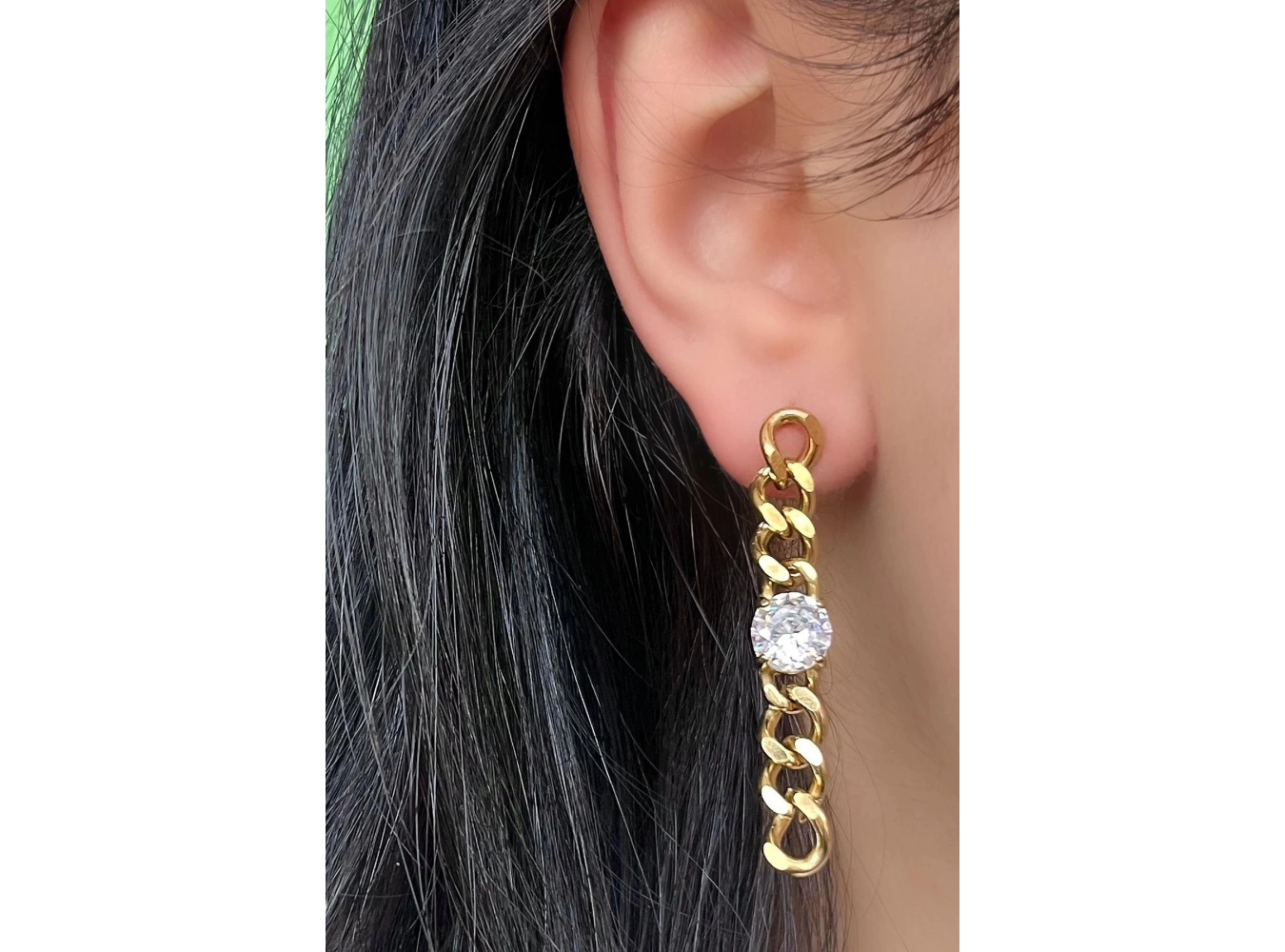 Altın Renk Zincir Figürlü Taş Detaylı Çelik Küpe (Çift)