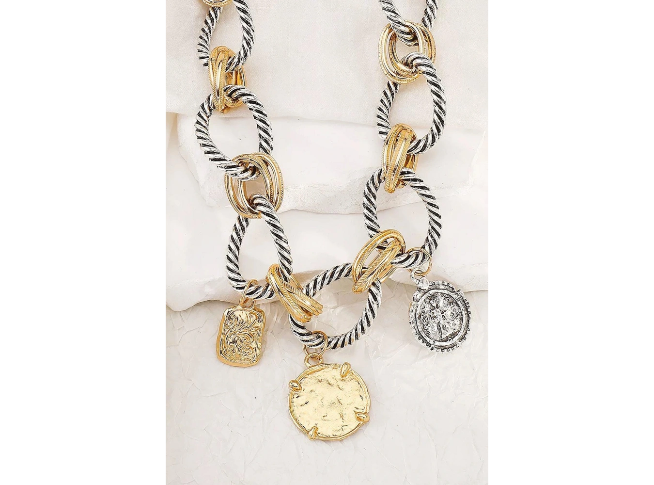 Altın Ve Gümüş Renk Karışık Figürlü Tasarım Kolye