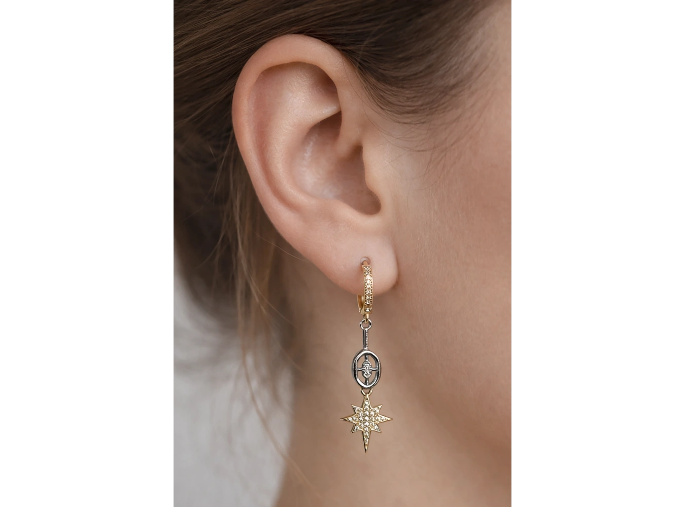 Altın Ve Gümüş Renk Taş Detaylı 14K Altın Kaplama Küpe (Çift)