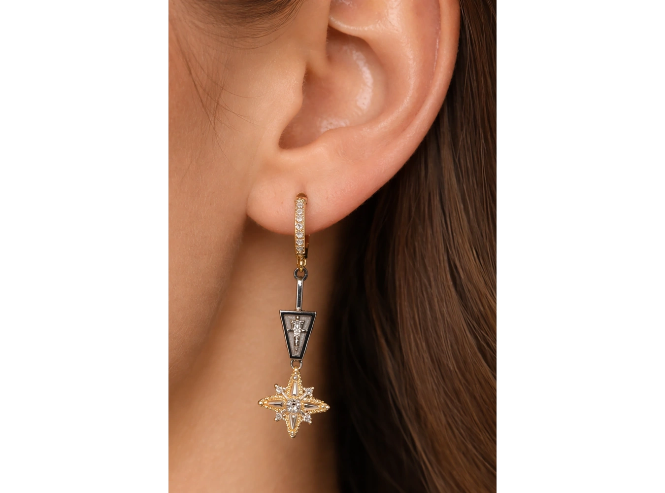 Altın Ve Gümüş Renk Taş Detaylı 14K Altın Kaplama Küpe (Çift)