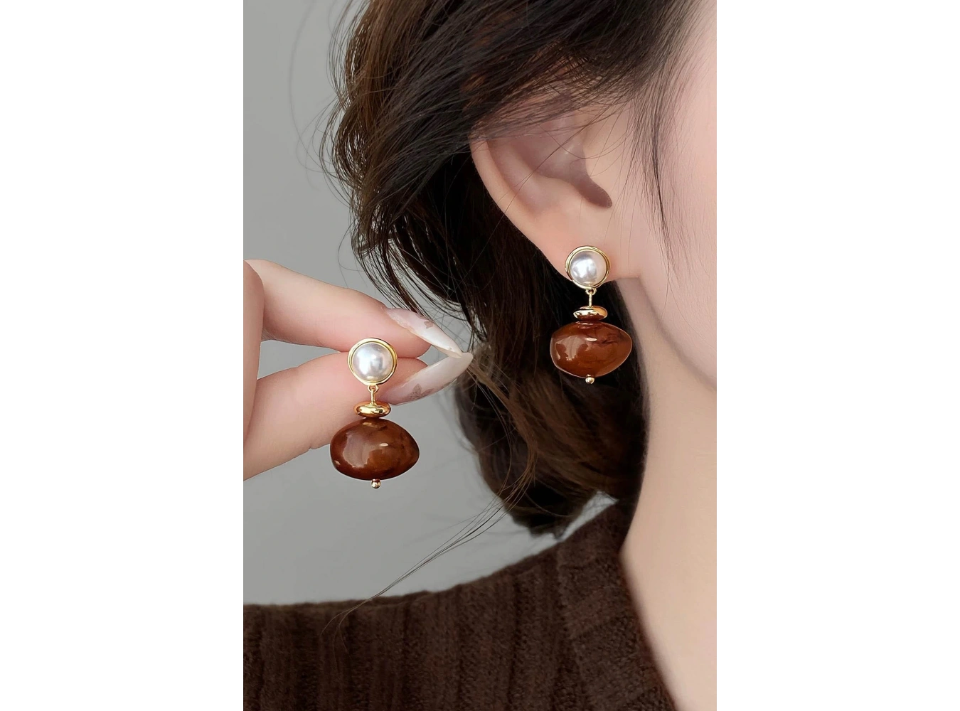 Altın Ve Kahve Renk İnci Detaylı Taşlı Küpe (Çift)