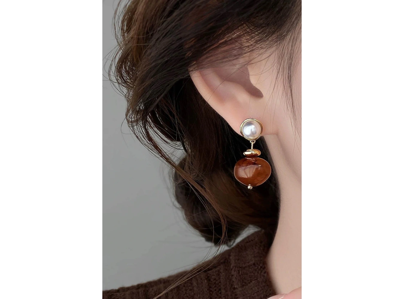 Altın Ve Kahve Renk İnci Detaylı Taşlı Küpe (Çift)