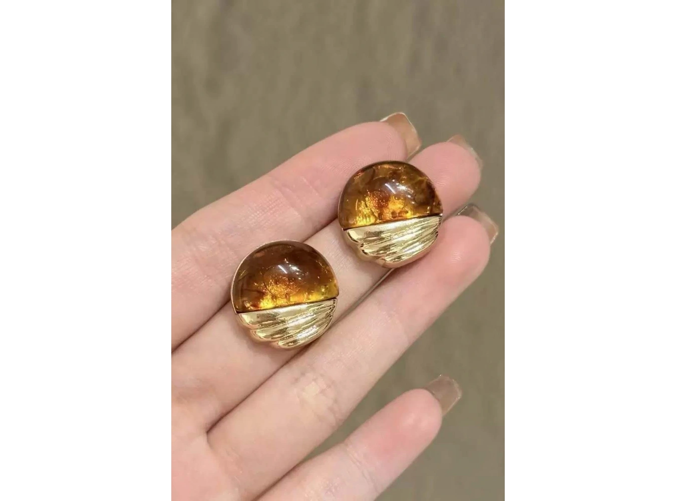 Altın Ve Kahve Renk Taş Detaylı Küpe (Çift)