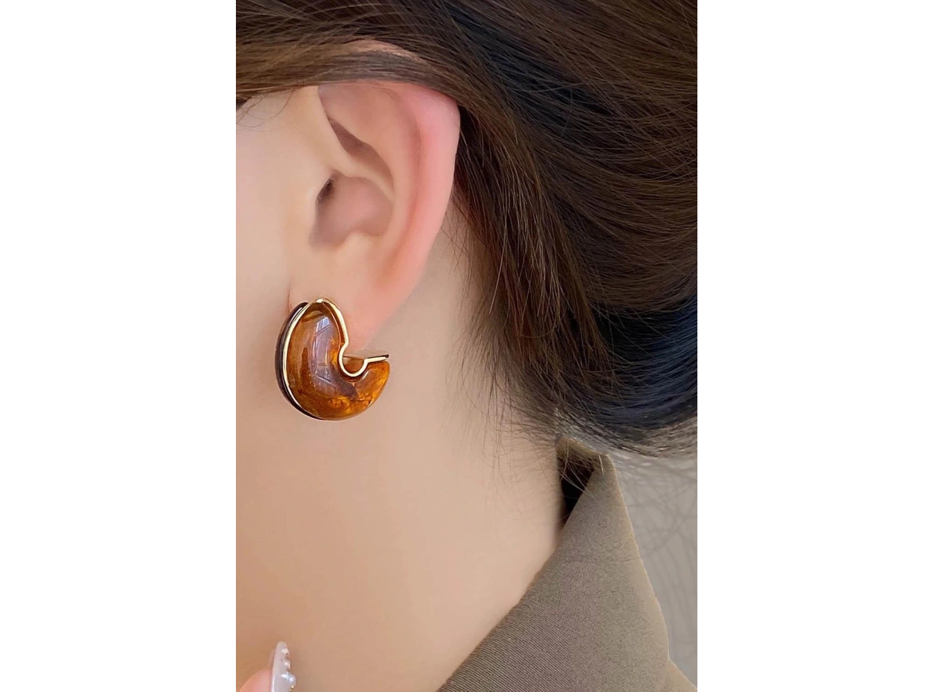 Altın Ve Kahve Renk Taş Detaylı Küpe (Çift)