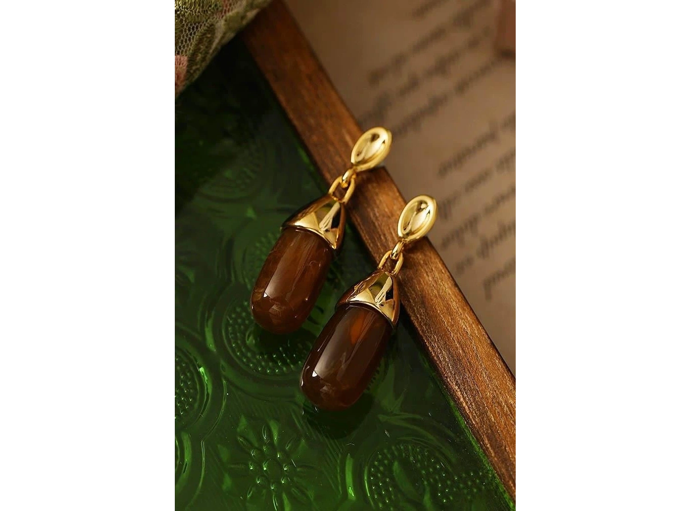 Altın Ve Kahve Renk Taş Detaylı Küpe (Çift)