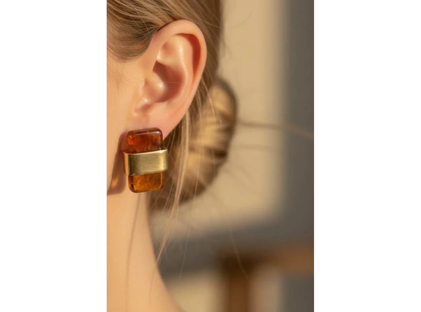 Altın Ve Kahve Renk Taş Detaylı Küpe (Çift)