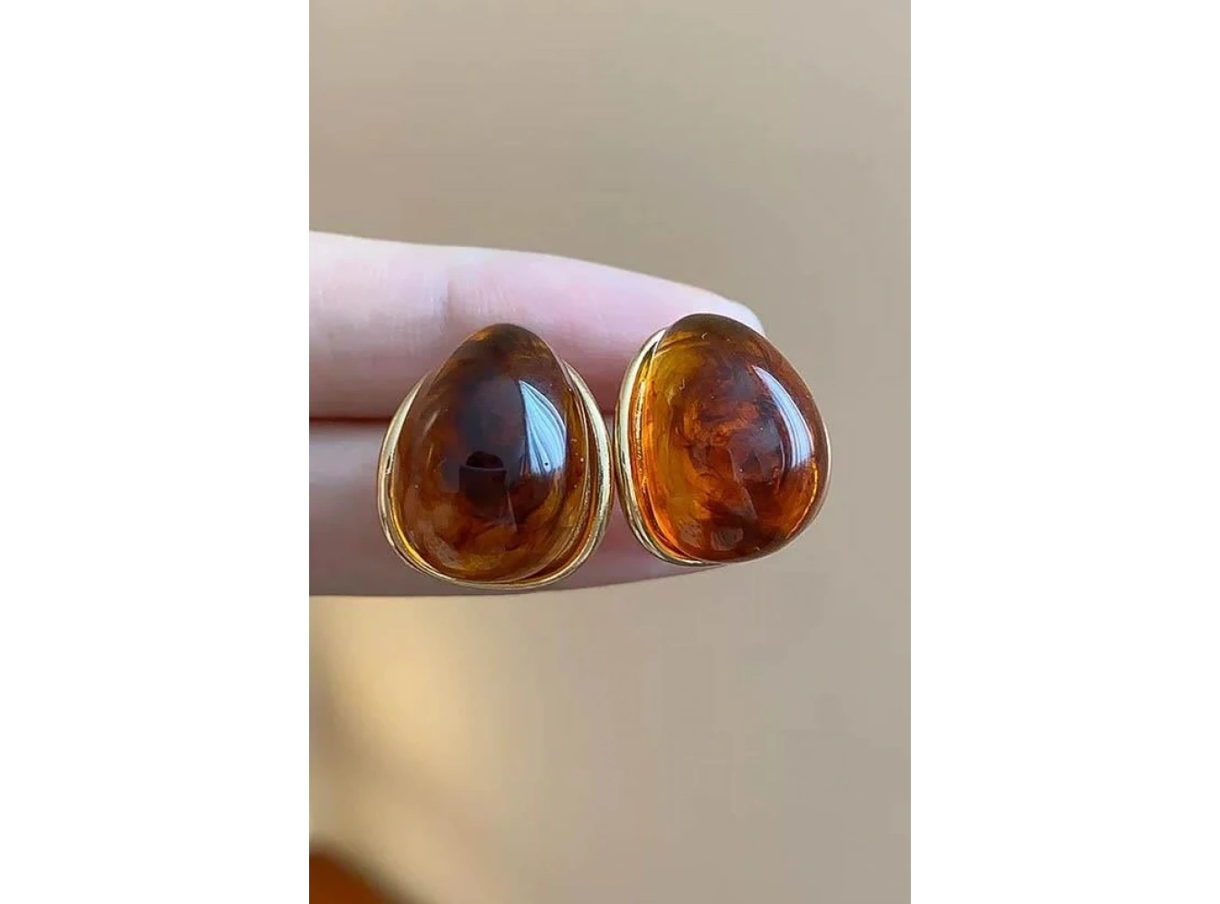 Altın Ve Kahve Renk Taş Detaylı Küpe (Çift)