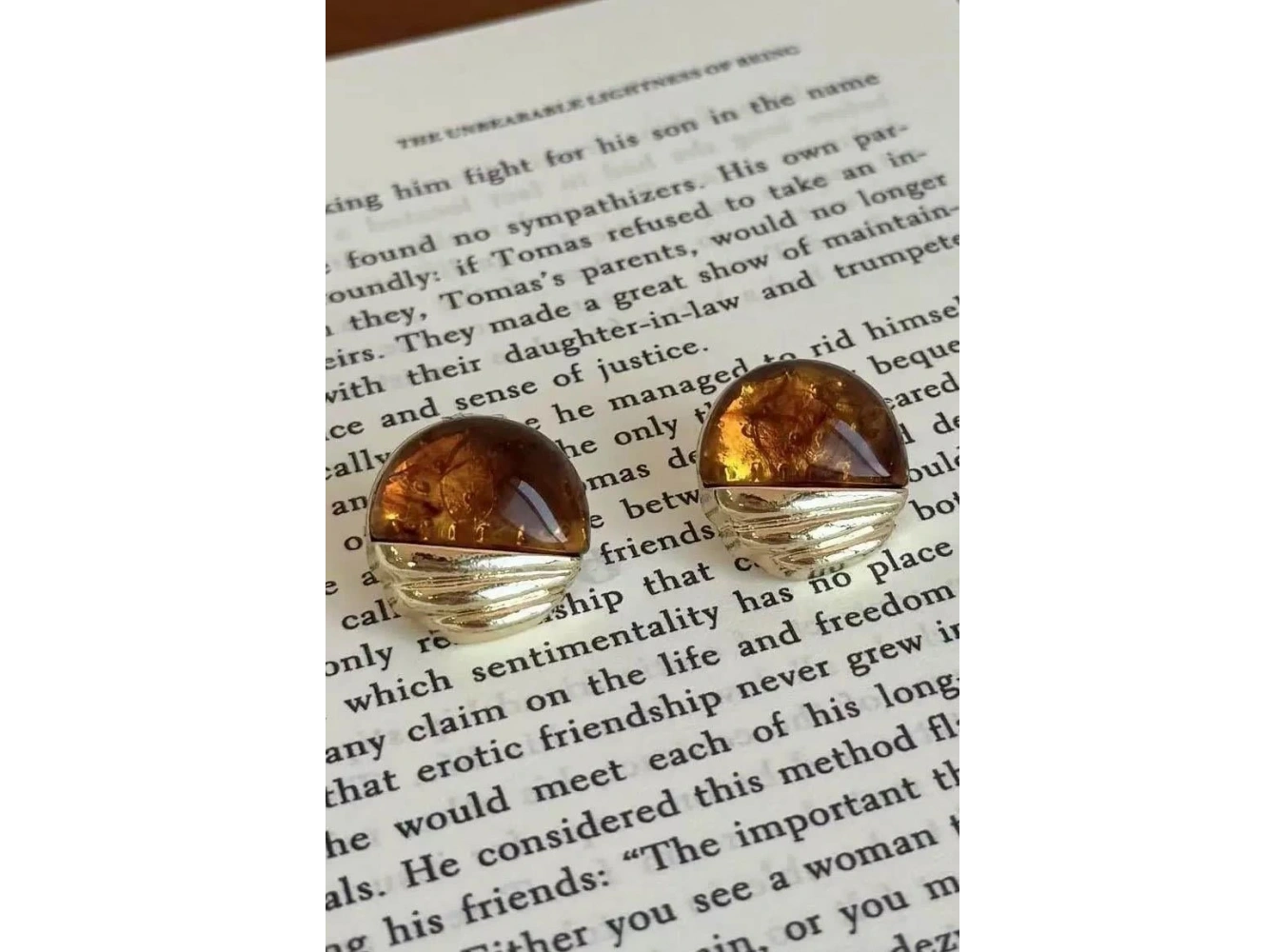 Altın Ve Kahve Renk Taş Detaylı Küpe (Çift)