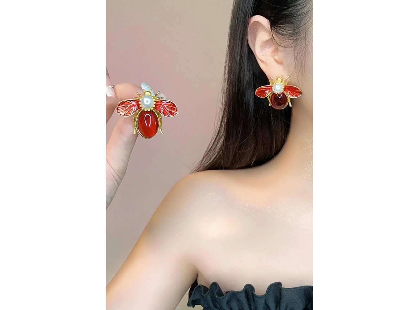 Altın Ve Kırmızı Renk Arı Figürlü Küpe (Çift)