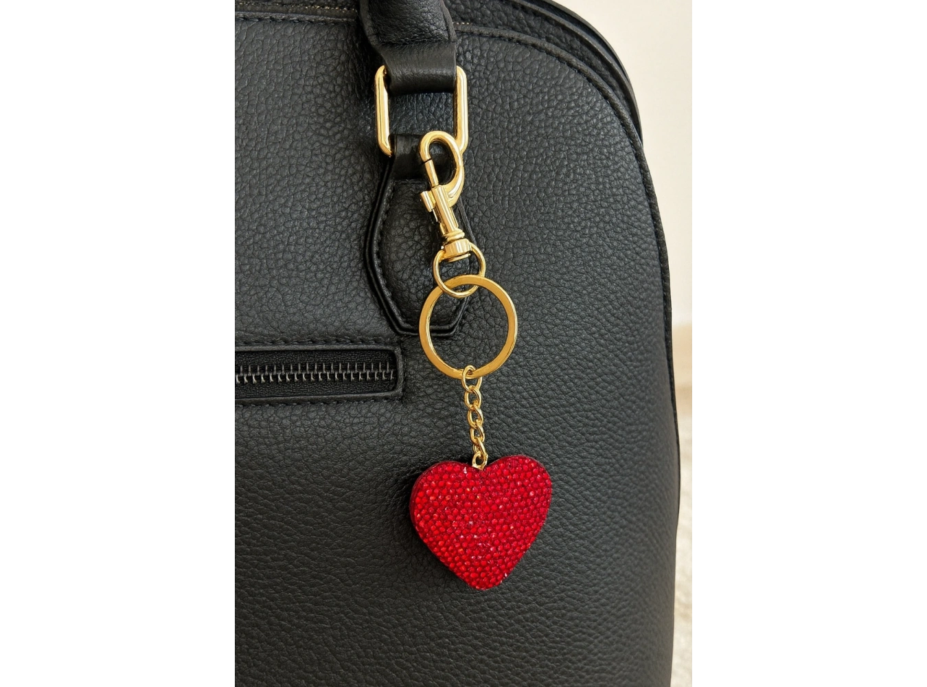Altın Ve Kırmızı Renk Kalp Figürlü Taş Detaylı Çanta Charm/ Anahtarlık