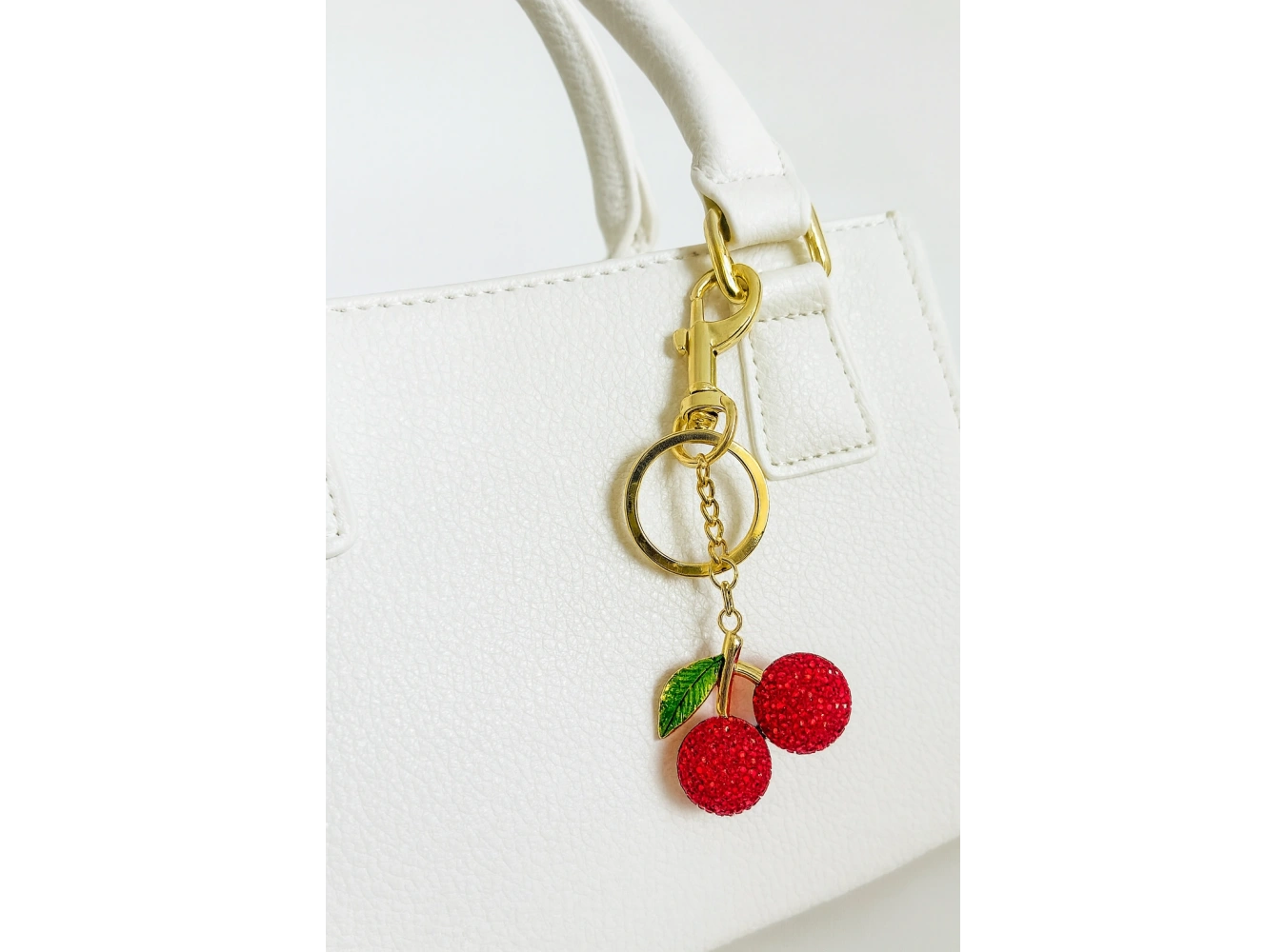 Altın Ve Kırmızı Renk Kiraz Figürlü Taş Detaylı Çanta Charm/ Anahtarlık