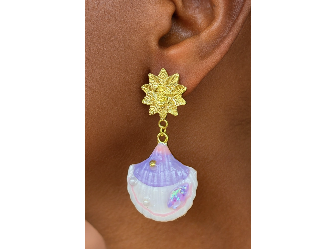 Altın Ve Lila Renk Deniz Kabuğu Figürlü  Küpe (Çift)