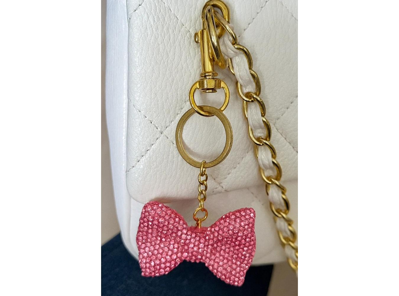 Altın Ve Pembe Renk Kurdele Figürlü Taş Detaylı Çanta Charm/ Anahtarlık